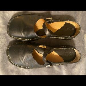 Born Mary Janes size 9